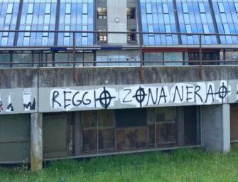 Reggio. Segnalazione: simboli nazisti e fascisti in via Cecati, ormai è un imbrattamento fisso
