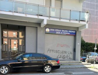 Modena. Imbrattata la sede della Lega