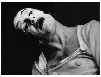 A Reggio il teatro in bianco e nero negli scatti di Vasco Ascolini