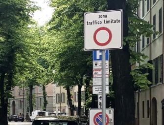 Da oggi lunedì 24 scatta la Ztl in via Ariosto, piazza Roversi e corso Garibaldi