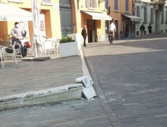 Reggio. La segnalazione: ancora una volta distrutto l’angolo vivo di piazza del Cristo