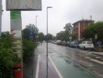 Reggio Emilia città delle ciclabili ma… attenti al palo!