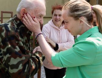 Premier visita tra la gente, senza codazzi (VIDEO)
