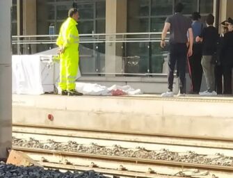 Omicidio alla stazione di Reggio, le opposizioni vanno all’attacco