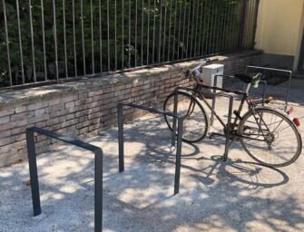 Reggio. Installata la terza tranche delle rastrelliere per le biciclette