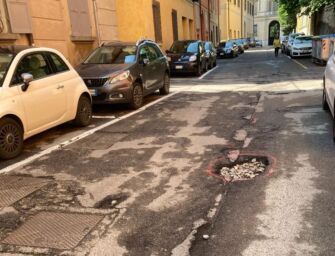 Le buche di Reggio. Ma perché via don Zefirino Iodi, da sempre, è ridotta così?