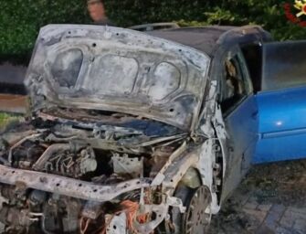 Auto a fuoco a Correggio, fiamme dolose
