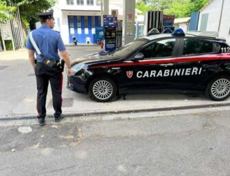 Scandiano. Vede zainetto e lo prende (dentro ci sono 3mila euro), ma le telecamere lo inchiodano