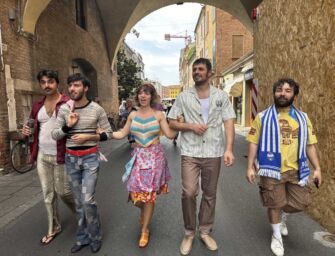 Ferrara. Cantanti d’opera in piazza sorprendono i passanti con le arie più famose de Le nozze di Figaro