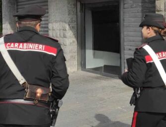 Reggio. Calci, spinte e offese alla compagna di classe: denunciati 2 minorenni