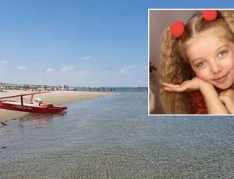 Bagnolo. Bimba di 7 anni morta travolta da un’onda: ci sono 2 indagati