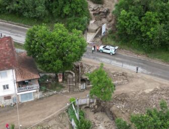 Frane sui versanti della Val di Secchia (in volo col drone – video)