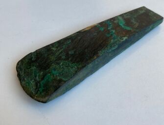 Furto ai Musei Civici di Reggio, ecco il bottino: rubati pugnali e asce dell’Eneolitico