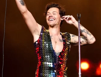 Harry aiuta la fan incinta sul nome del figlio