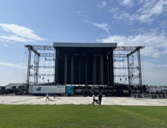 HS Il sindaco svela il palco e nasce una nuova stella: fernanda#six