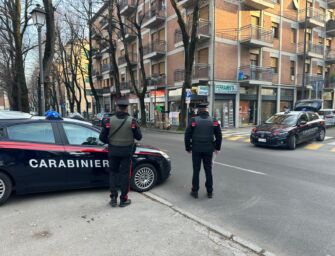 Reggio. Ladri in azione anche a Ferragosto, furto in un market etnico