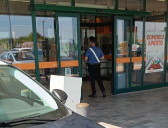 Ladri fanno razzia al supermercato di Rio Saliceto, scoperti dai carabinieri
