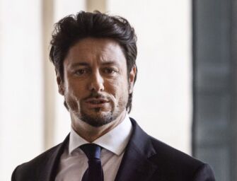 Il Pd modenese contro il compagno della premier: “Da Giambruno parole inaccettabili”