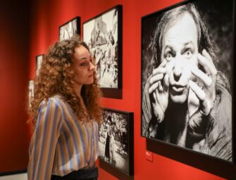 Fotografia, pittura e scultura, tre mostre aperte anche Ferragosto
