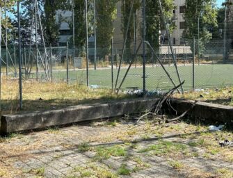 Reggio. Spaccio, rifiuti, degrado e sfratti: in via Paradisi è un inferno
