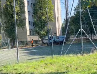 Reggio. Dopo la nostra segnalazione ripulito il campetto di via Paradisi