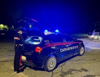 Boretto. Fratelli pestati fuori da un locale