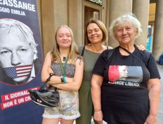 Lunedì il Consiglio comunale di Reggio vota la cittadinanza onoraria a Julian Assange