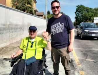 Reggio, la buona notizia: fatti i lavori stradali in via Tassoni che erano stati chiesti da un disabile