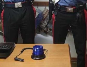 Reggiolo. Gira col lampeggiante della polizia, cittadini avvertono i carabinieri