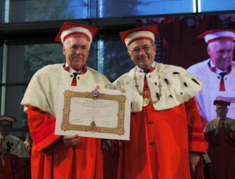 Ancelotti riceve la laurea e si commuove