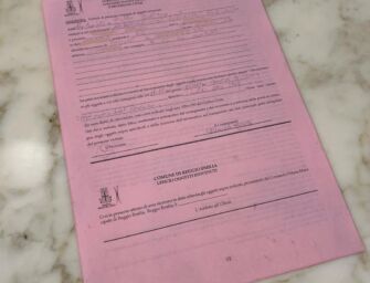 Reggio. Il sindaco trova 50 euro per strada e li consegna ai vigili