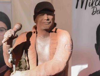 Vasco Rossi di cioccolato, la statua a Modena