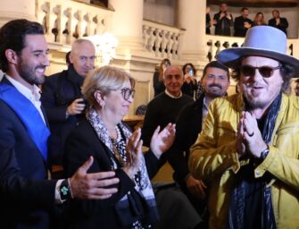 Zucchero Fornaciari cittadino onorario di Reggio, cerimonia con Sugar in Sala del Tricolore (video)
