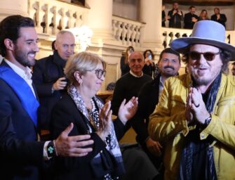 Zucchero Fornaciari cittadino onorario di Reggio, cerimonia con Sugar in Sala del Tricolore (video)