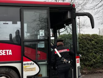 Reggio, diverbio sul bus della linea 20: spruzza spray urticante e fugge