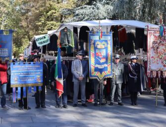 Reggio celebra la Giornata dell’Unità nazionale, delle Forze armate e…degli stock firmati