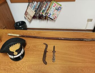 Scandiano. 23enne con provvedimento di espulsione cammina per strada armato