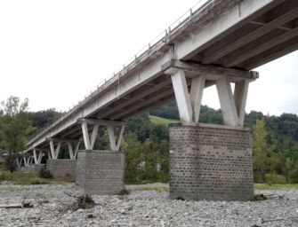 Reggio, da martedì al 22 dicembre senso unico alternato sul ponte sul Secchia a Gatta