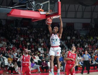 Basket. A Varese piovono triple Reggio travolta