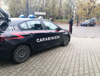 Castelnovo Sotto. Butta via l’hashish durante il controllo, ma la mossa non sfugge: denunciato
