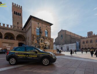 Bologna, blitz della Guardia di finanza in Comune: nel mirino i bandi per le rassegne culturali