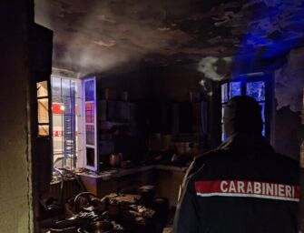 Casolare in fiamme a Lodesana (Parma), tre persone intossicate salvate dai vigili del fuoco