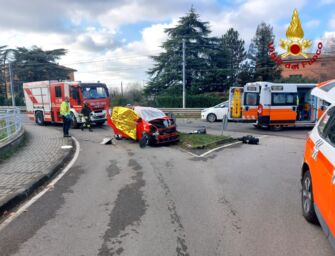 Savignano. Muore nello schianto mentre va a prendere il figlio a scuola