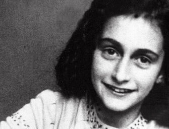 A Carpi si legge il Diario di Anna Frank nella sala del Museo del Deportato