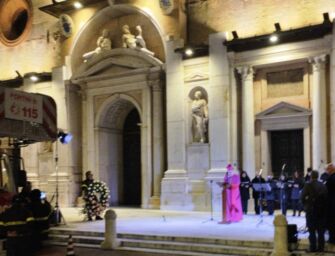 Reggio. Il vescovo nella giornata della pace: usate il vostro tempo per aiutare gli altri