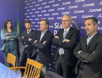 Carlo Calenda inaugura sede Azione Reggio