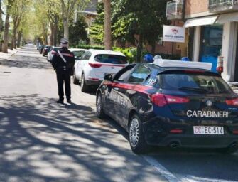 Rubiera. Ruba cellulare a commerciante in negozio: rumeno denunciato