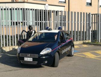 Bologna. Ospita padre separato in difficoltà economiche che lo uccide