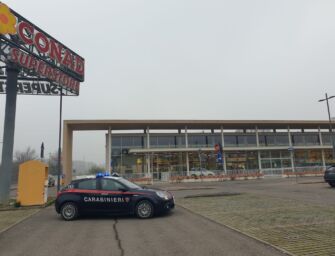 Per ‘gioco’ lo stordisce con pistola a impulsi