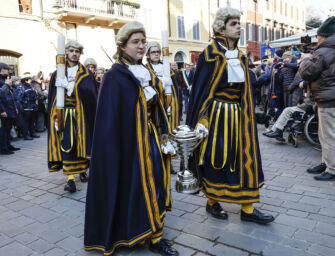 Modena, per San Geminiano torna il corteo con ceri verso il Duomo